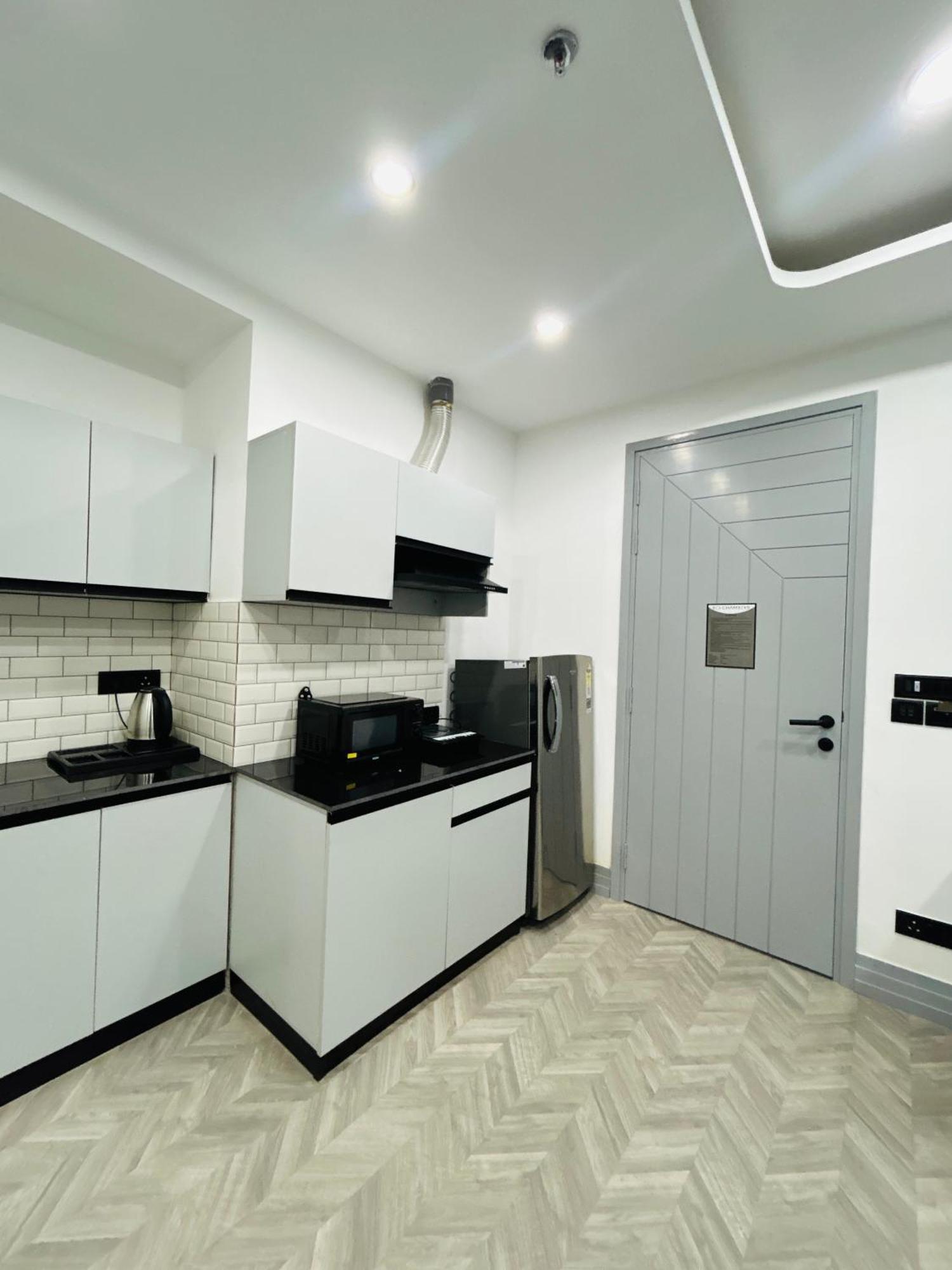 Bedchambers Serviced Apartment, Golf Course, Гургаон Экстерьер фото
