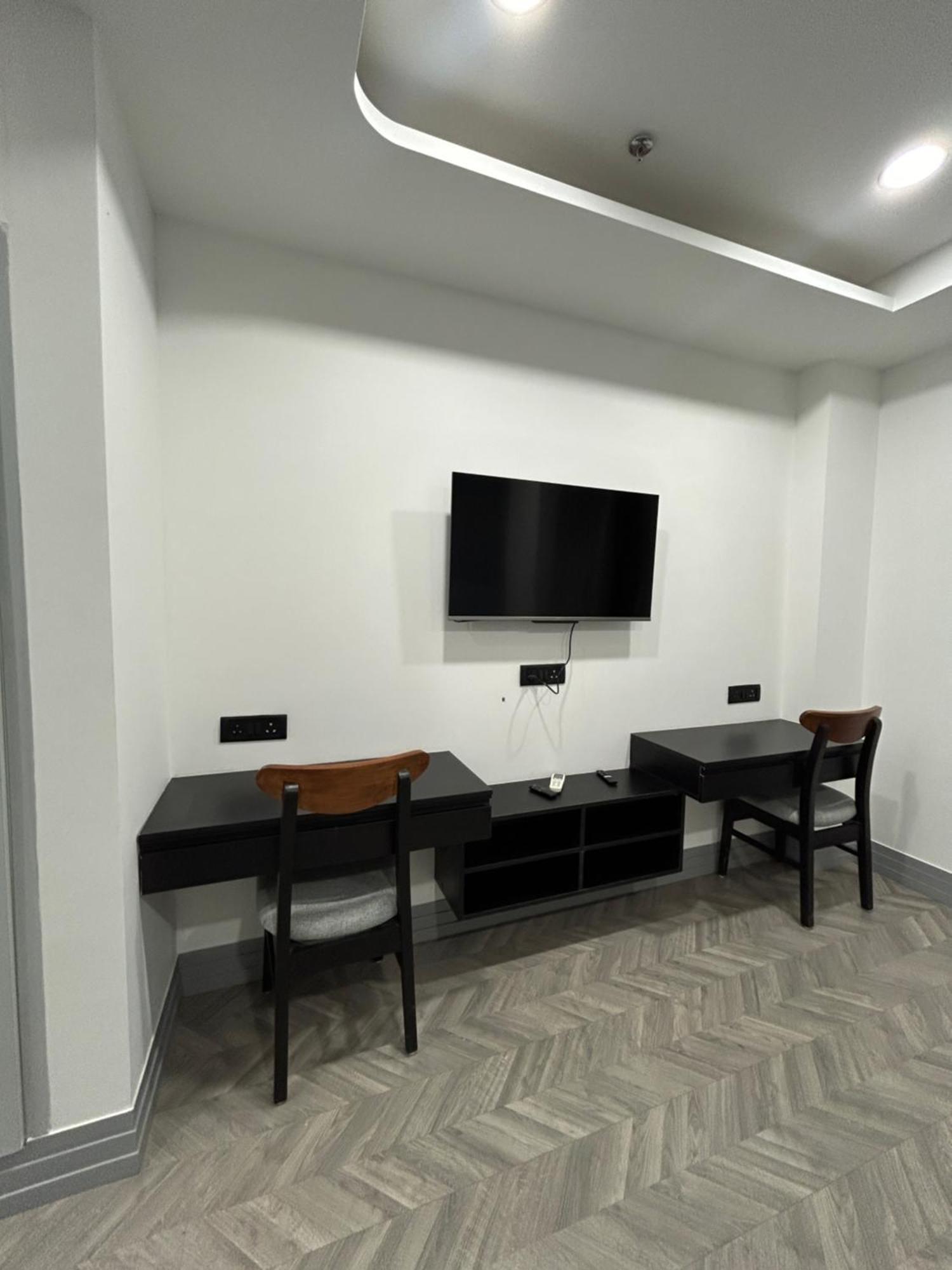 Bedchambers Serviced Apartment, Golf Course, Гургаон Экстерьер фото