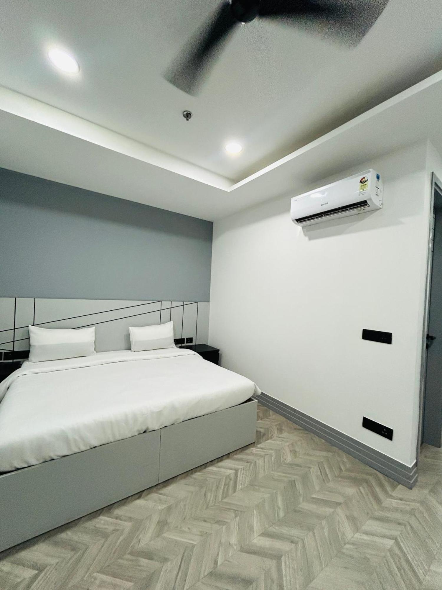 Bedchambers Serviced Apartment, Golf Course, Гургаон Экстерьер фото