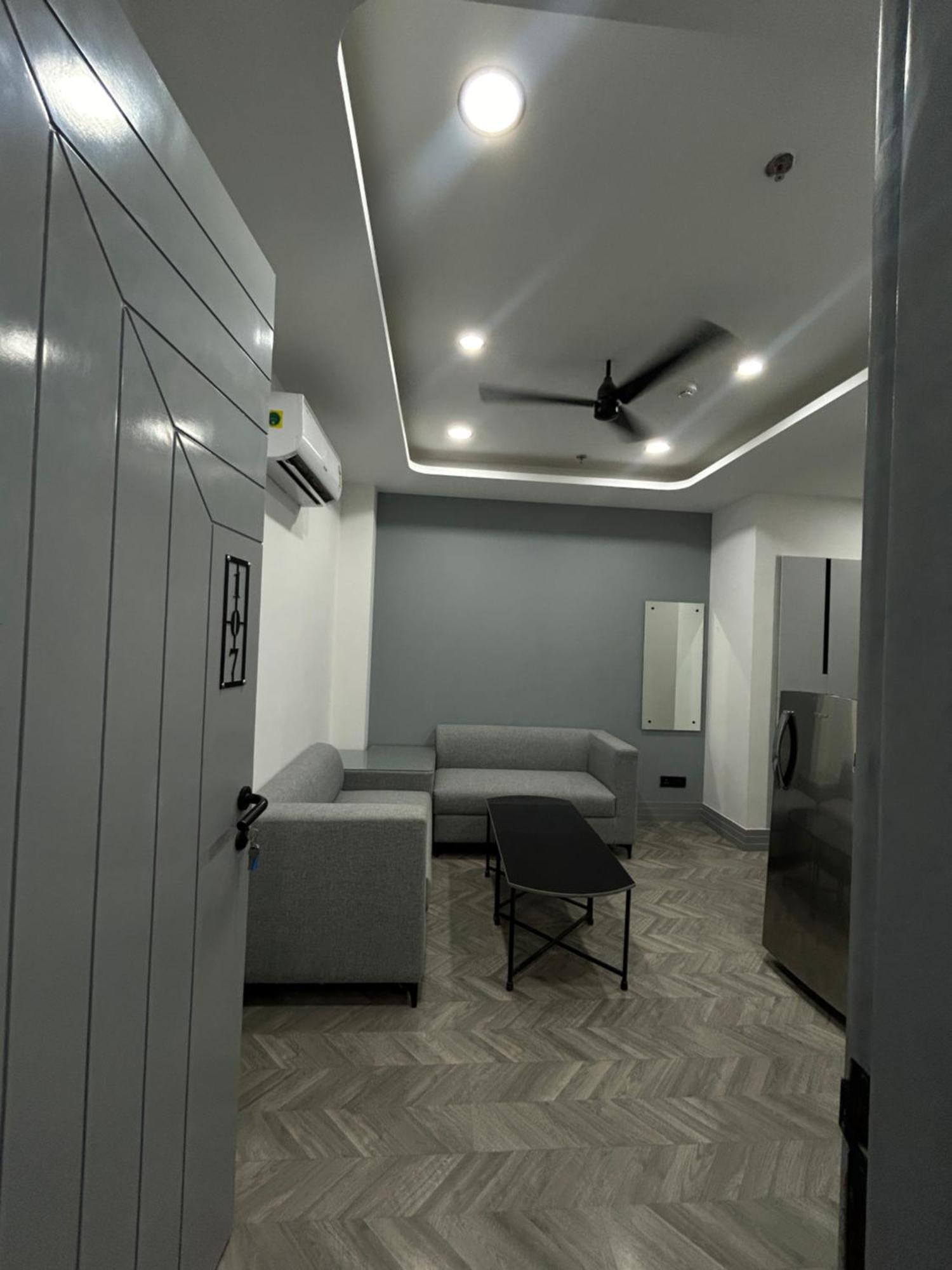 Bedchambers Serviced Apartment, Golf Course, Гургаон Экстерьер фото