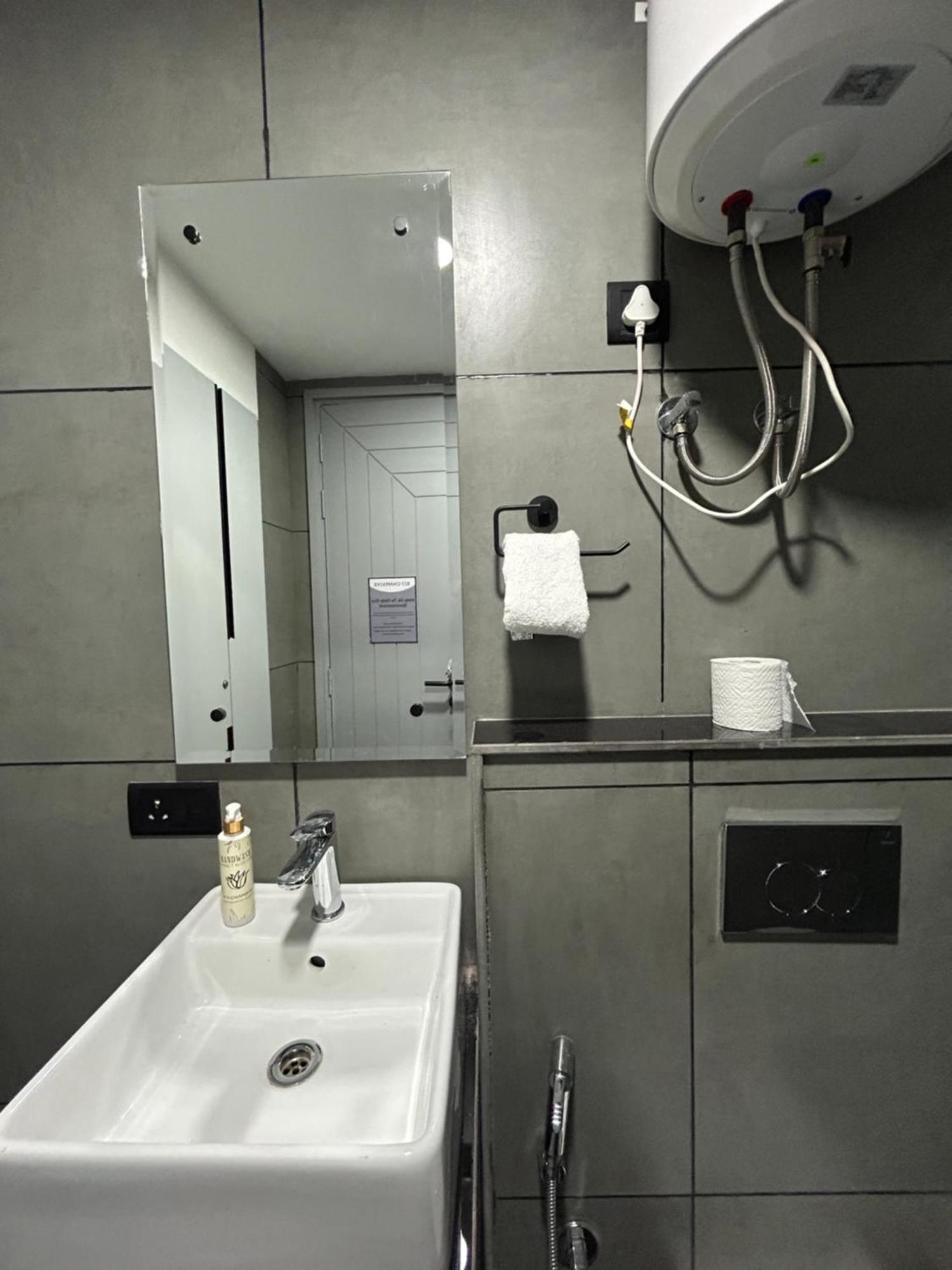 Bedchambers Serviced Apartment, Golf Course, Гургаон Экстерьер фото