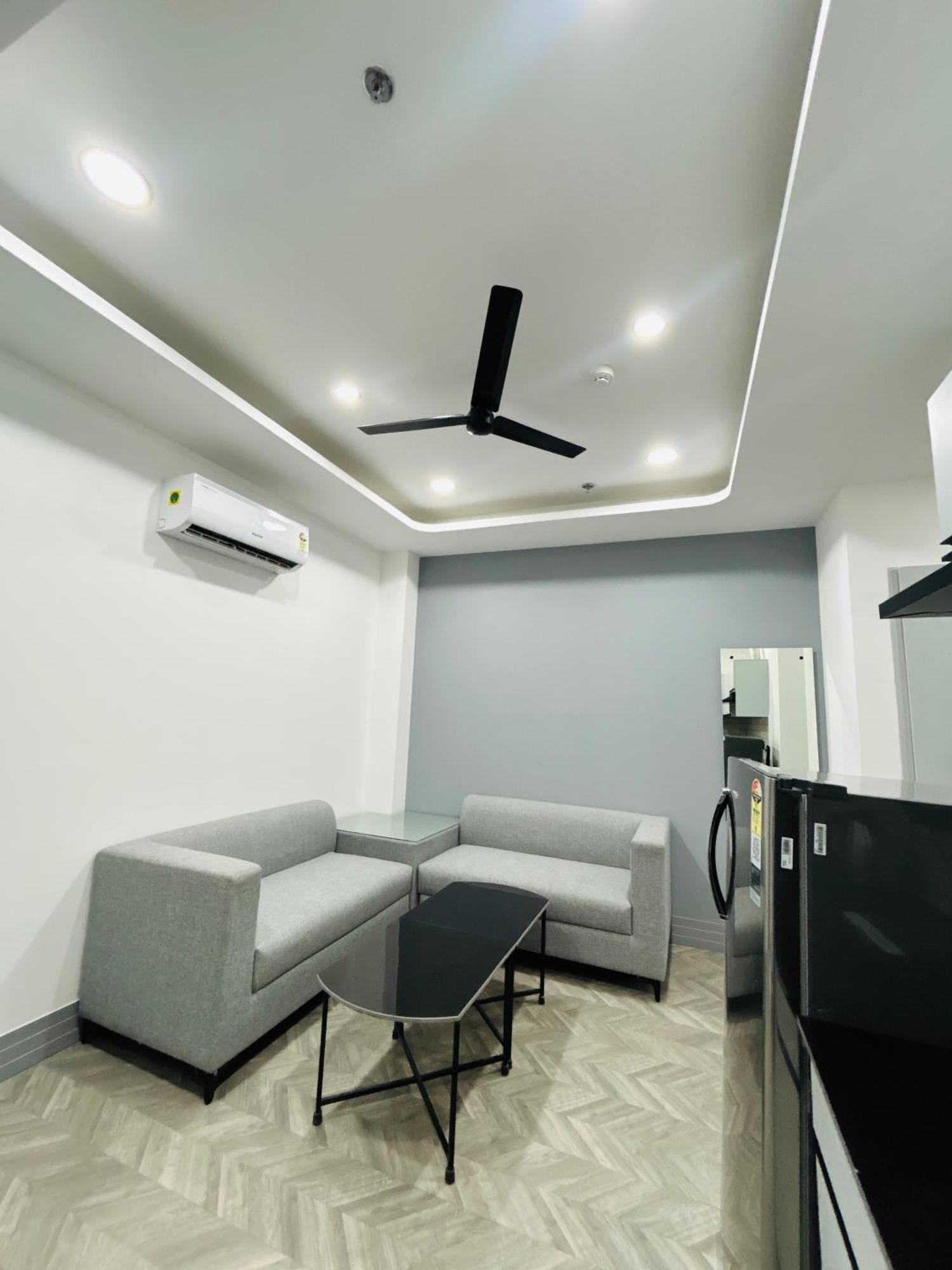 Bedchambers Serviced Apartment, Golf Course, Гургаон Экстерьер фото