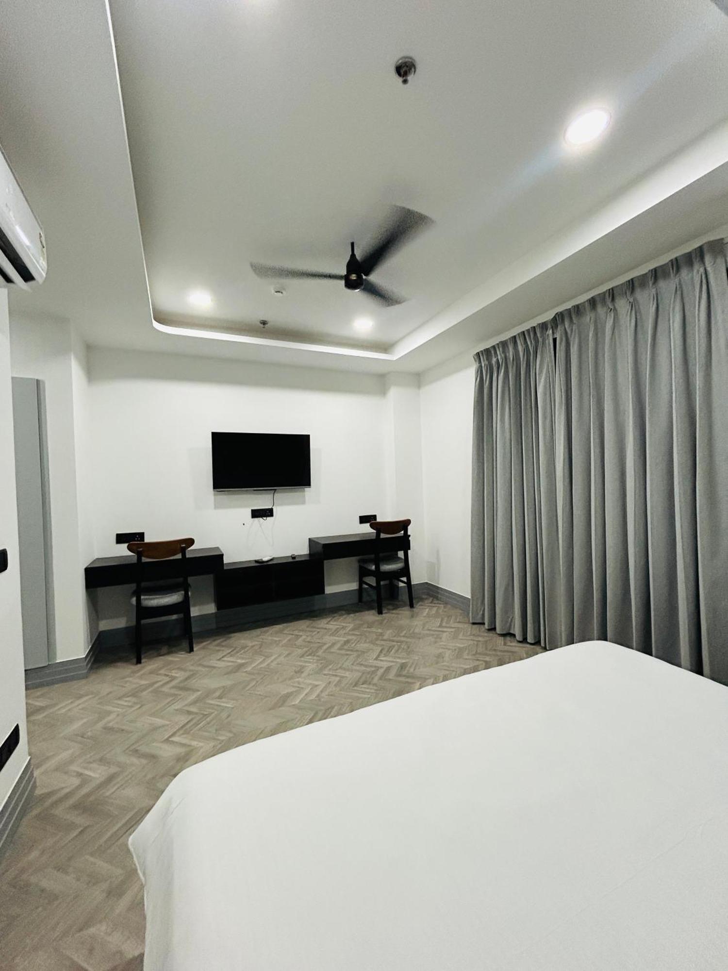 Bedchambers Serviced Apartment, Golf Course, Гургаон Экстерьер фото