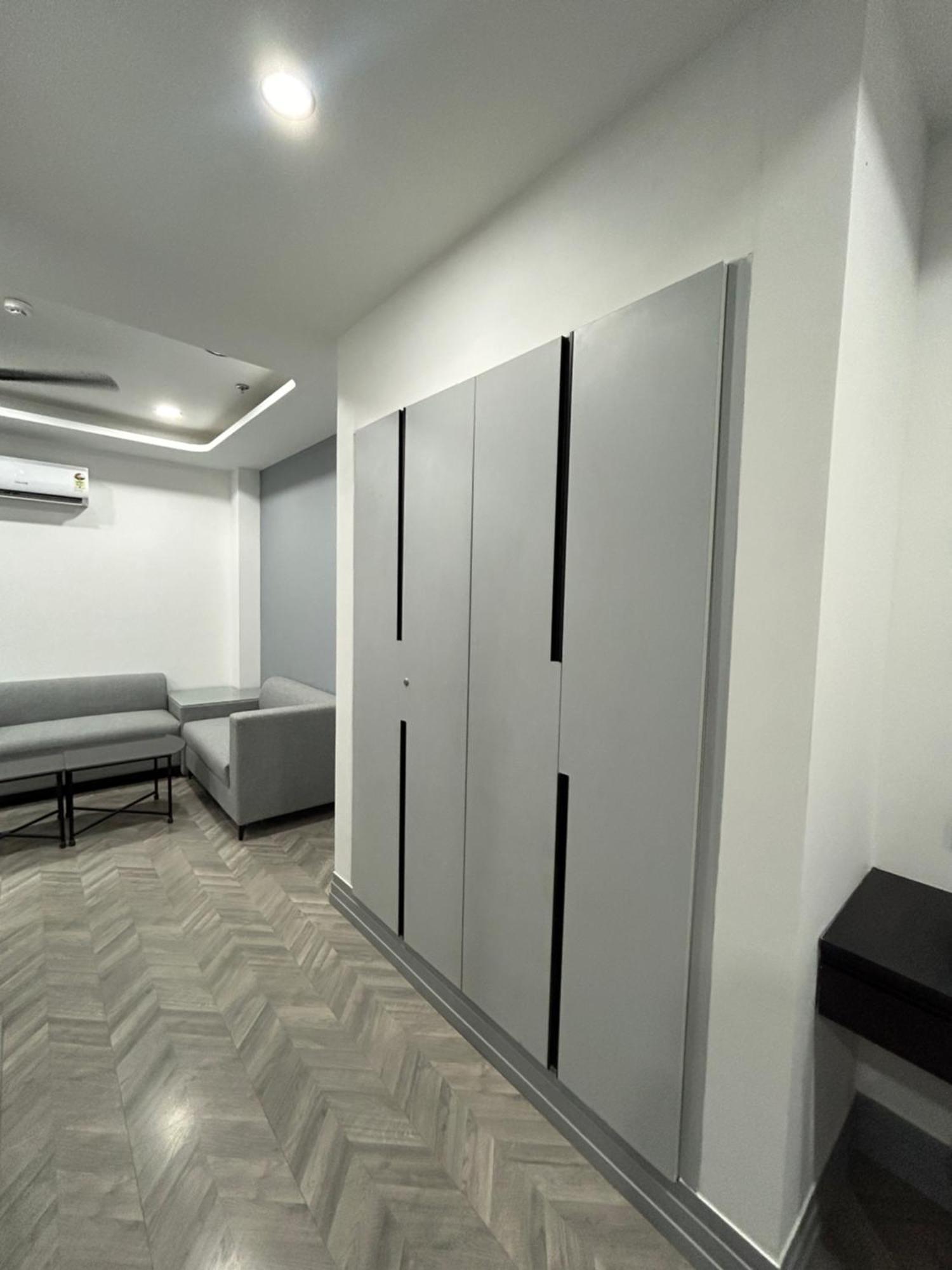 Bedchambers Serviced Apartment, Golf Course, Гургаон Экстерьер фото