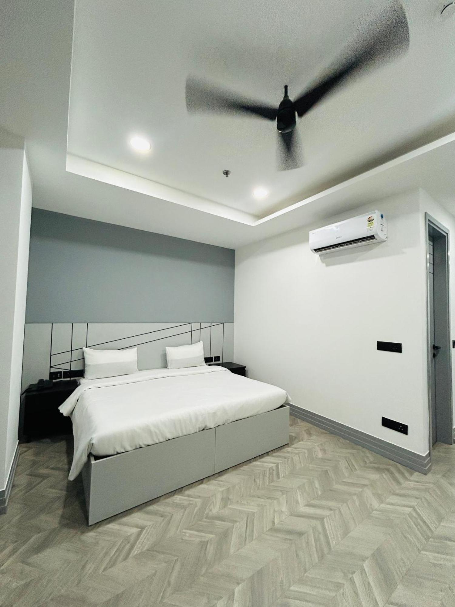 Bedchambers Serviced Apartment, Golf Course, Гургаон Экстерьер фото