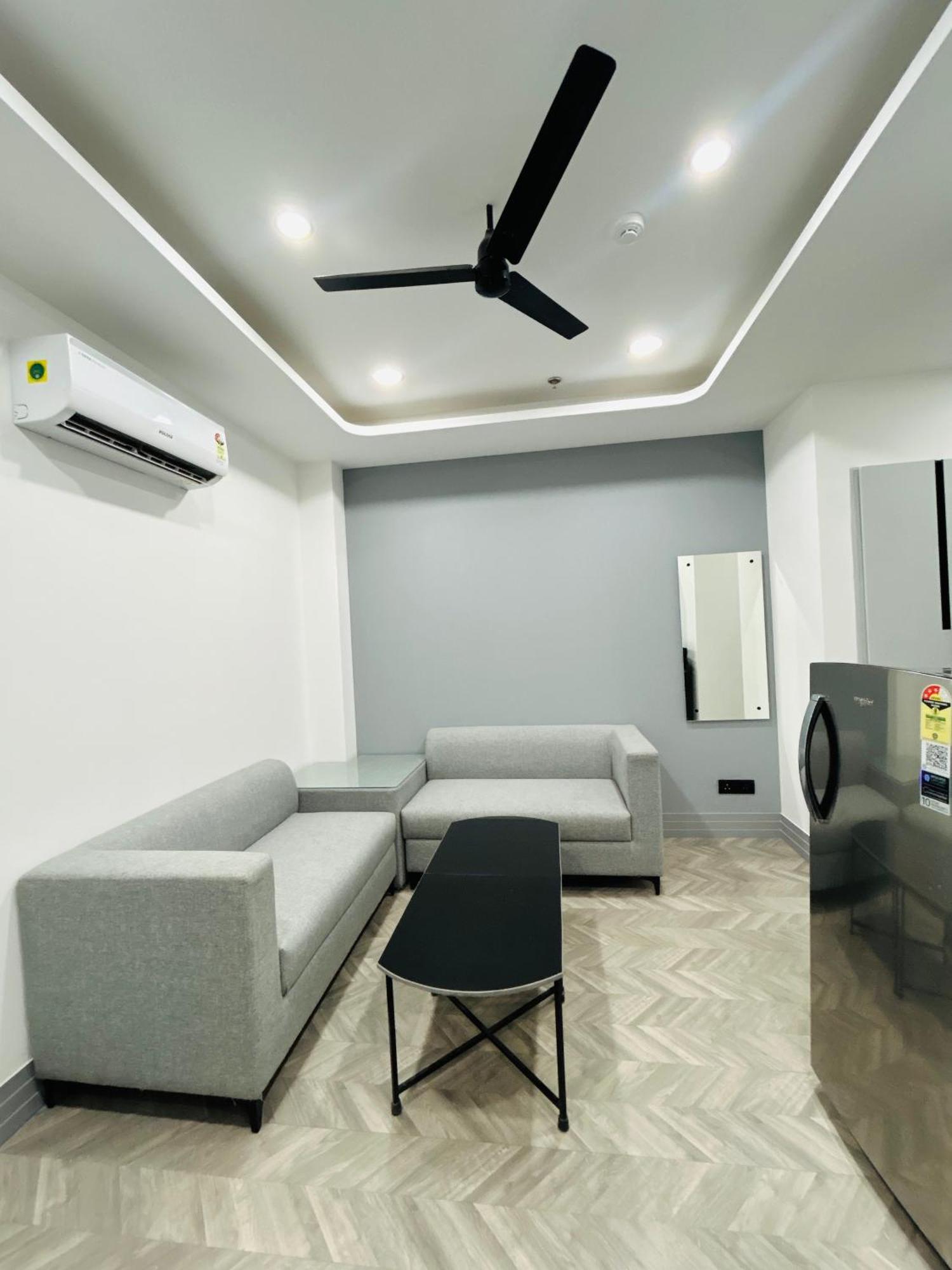 Bedchambers Serviced Apartment, Golf Course, Гургаон Экстерьер фото