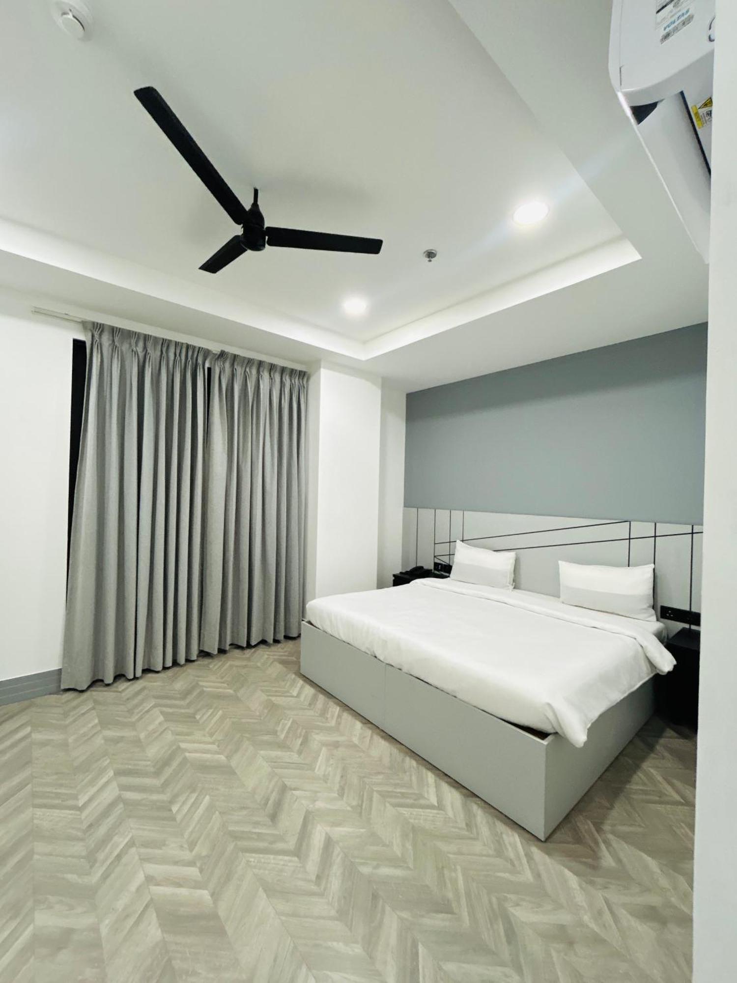 Bedchambers Serviced Apartment, Golf Course, Гургаон Экстерьер фото