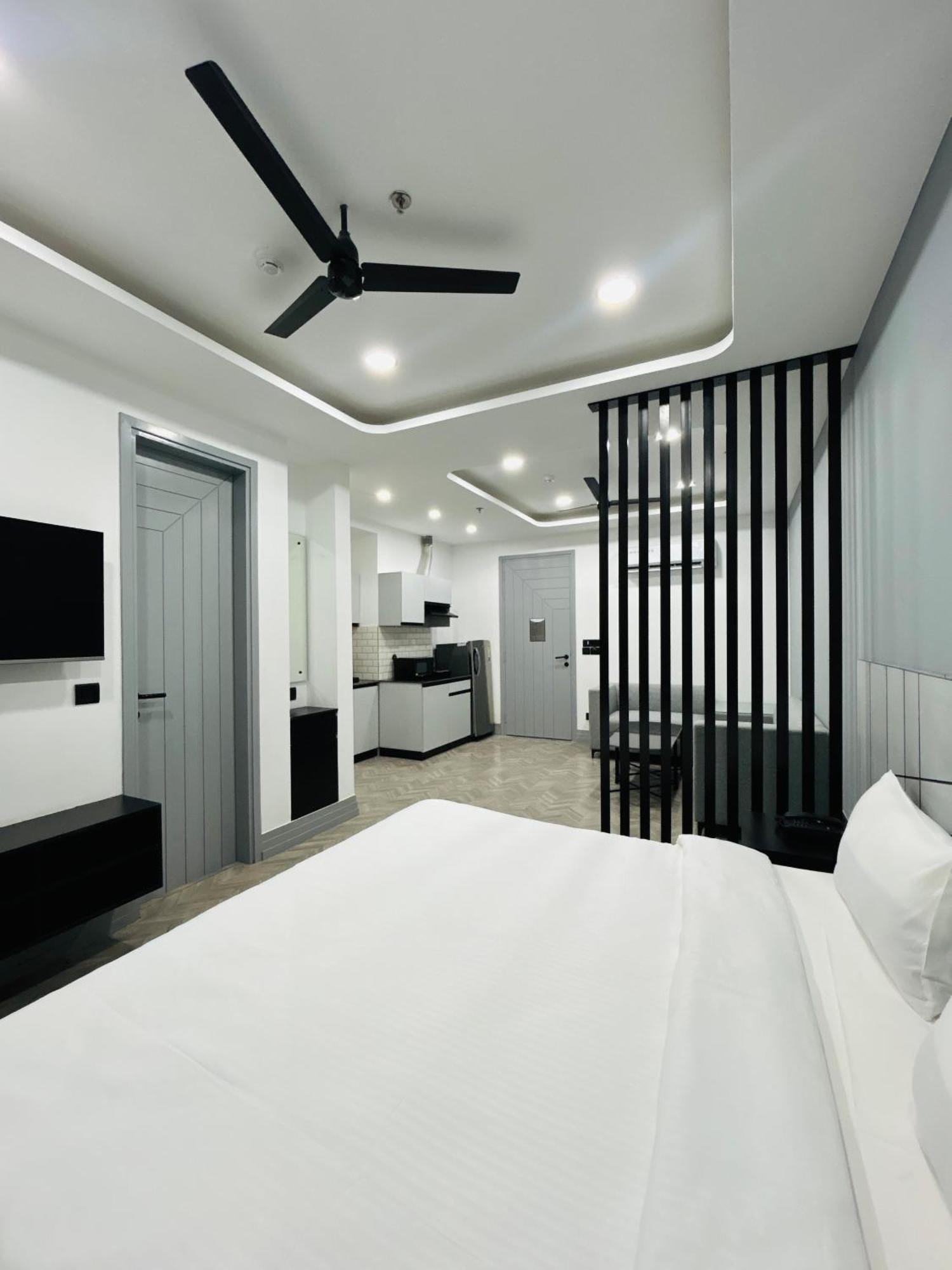 Bedchambers Serviced Apartment, Golf Course, Гургаон Экстерьер фото