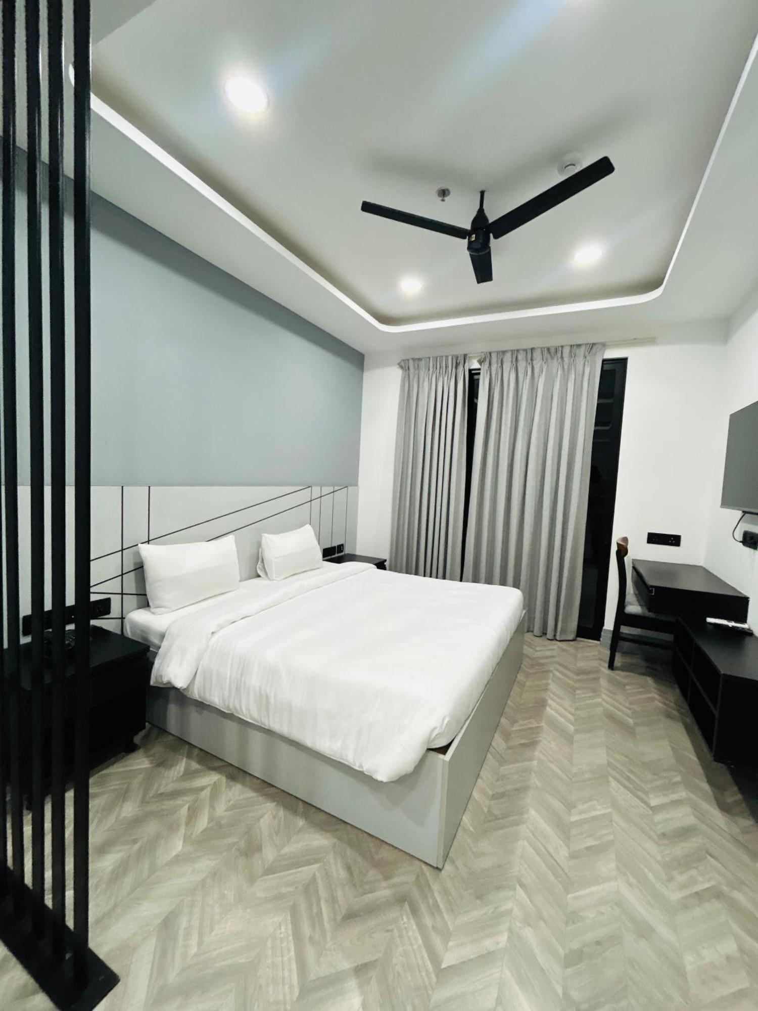 Bedchambers Serviced Apartment, Golf Course, Гургаон Экстерьер фото
